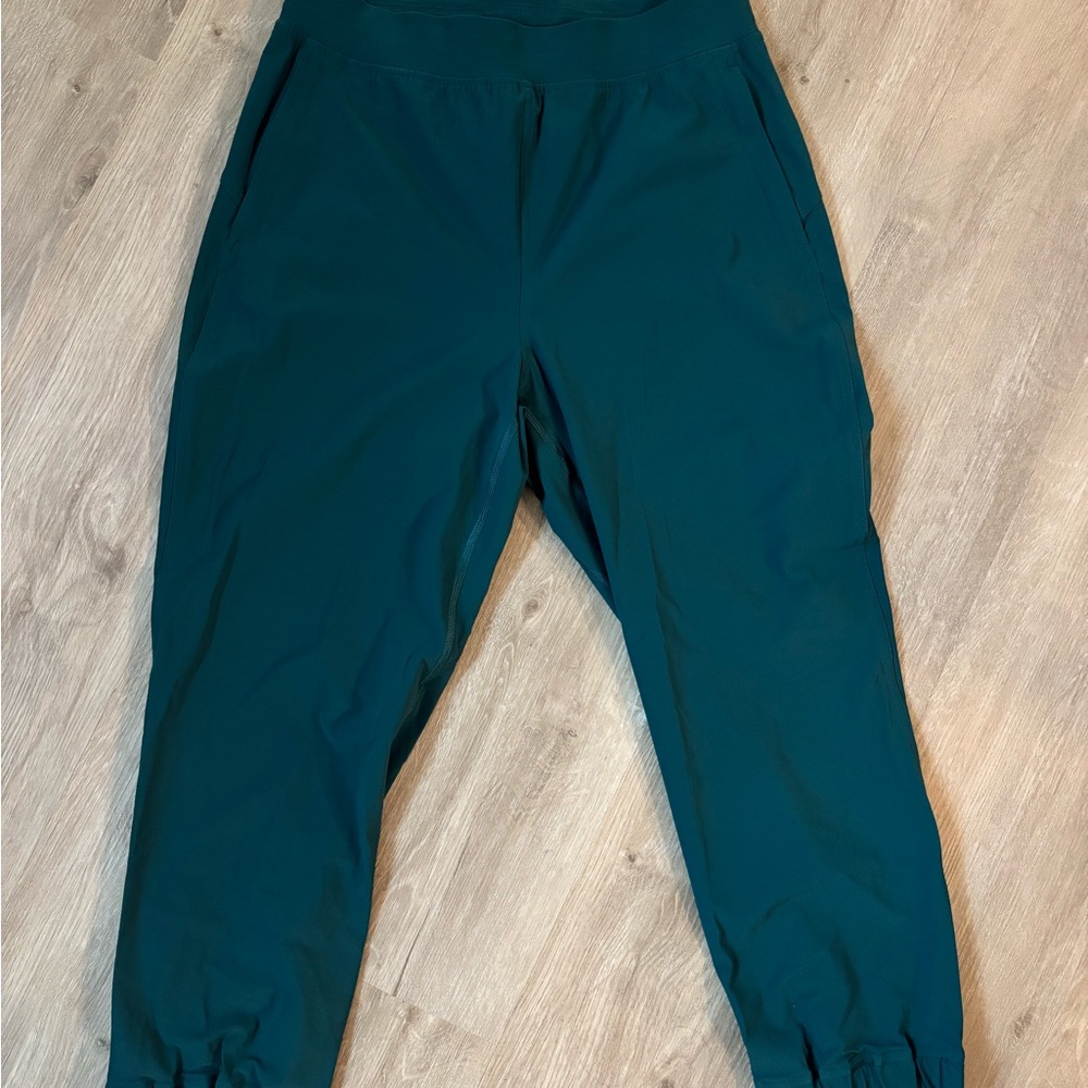 Lululemon Cropped Joggers